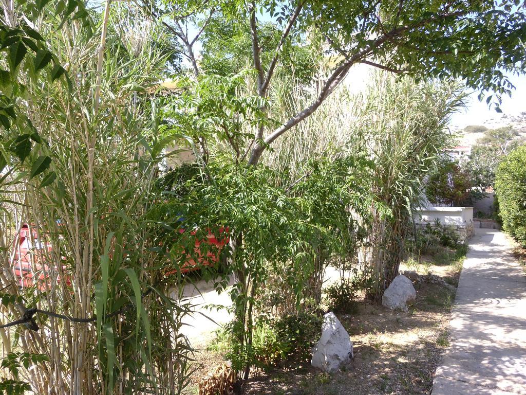 Apartments Kresimir Beauty With Shadow Trees And Parking Place Pag Town Room photo