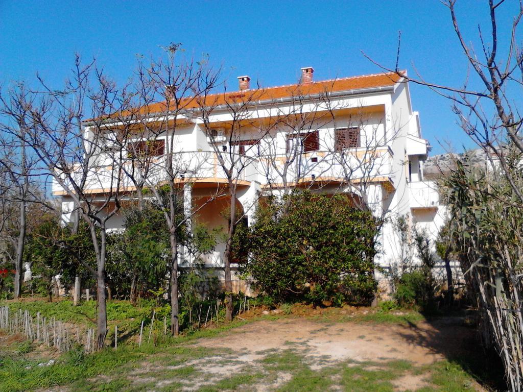 Apartments Kresimir Beauty With Shadow Trees And Parking Place Pag Town Exterior photo